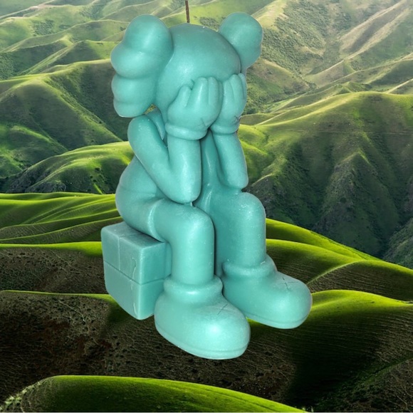 Designer Custom Hand Poured Kaws Street Art Candle Decor - Picture 10 of 16